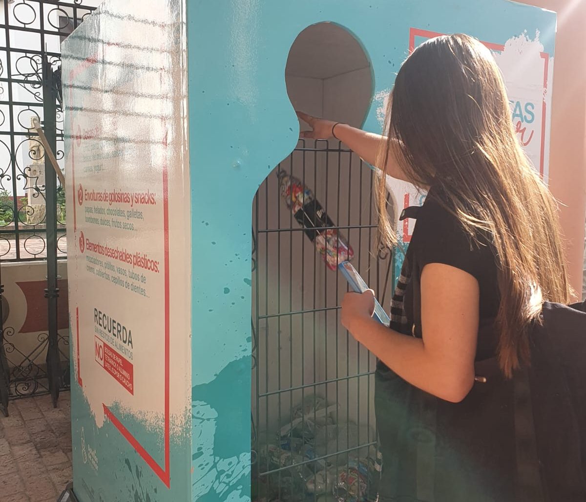 Facultad de Negocios Internacionales contribuye al proyecto “Botellitas de Amor”
