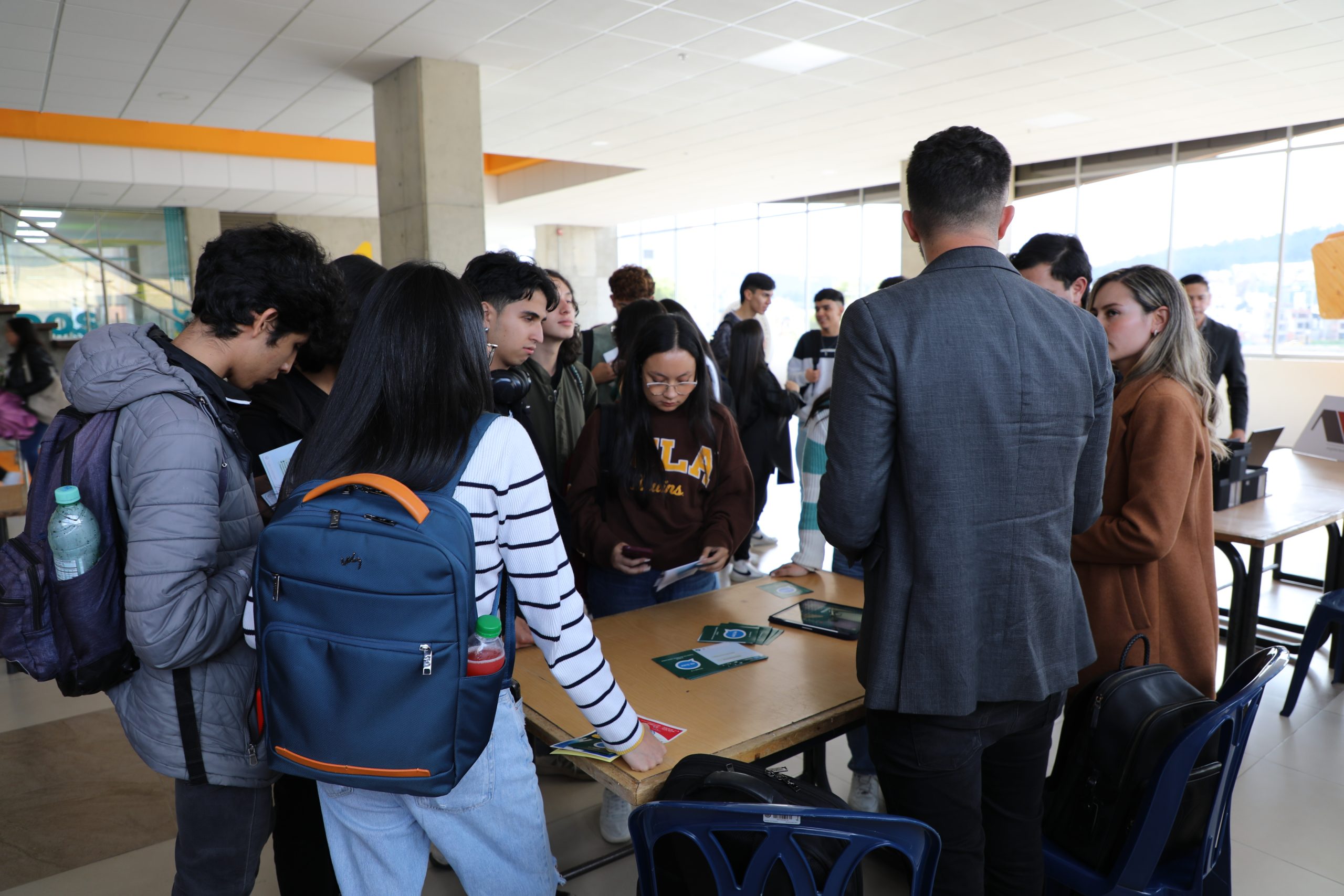 I Feria Tomasina de Prácticas y Pasantías: Un Puente entre Estudiantes y el Mundo Laboral