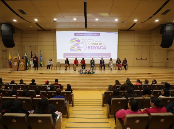 Señas a la U: Un Encuentro Inclusivo en la Universidad Santo Tomás