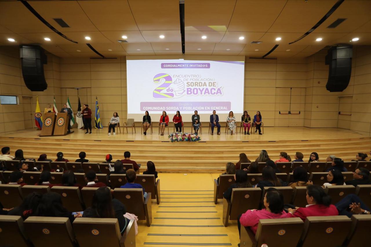 Señas a la U: Un Encuentro Inclusivo en la Universidad Santo Tomás