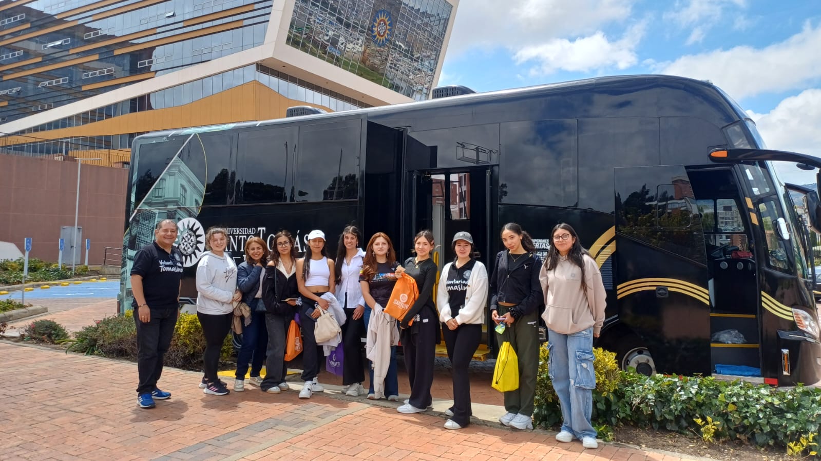 Neotomasinos Generación 30: Un Primer Encuentro con la Proyección Social